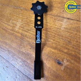 Beiter Clicker Black Blade Bend One Size 0.25 for recurve archery, perfect for training with a standard 0.25 mm size. Features easy mounting with 6/32 UNF threading, ensuring a secure fit and reliable performance.